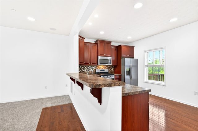683 Freedom Dr, Collier Twp, PA 15106