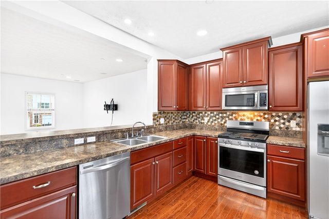 683 Freedom Dr, Collier Twp, PA 15106