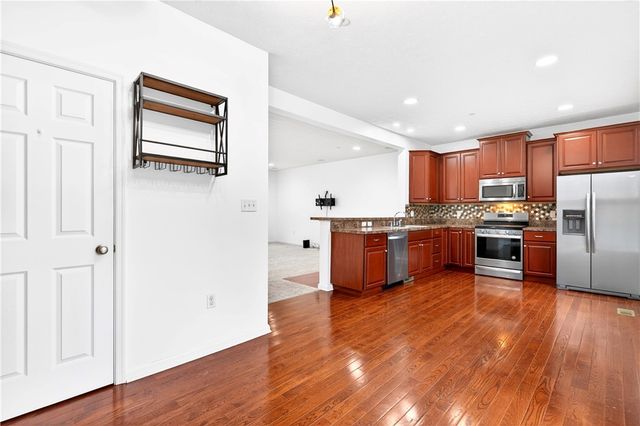 683 Freedom Dr, Collier Twp, PA 15106