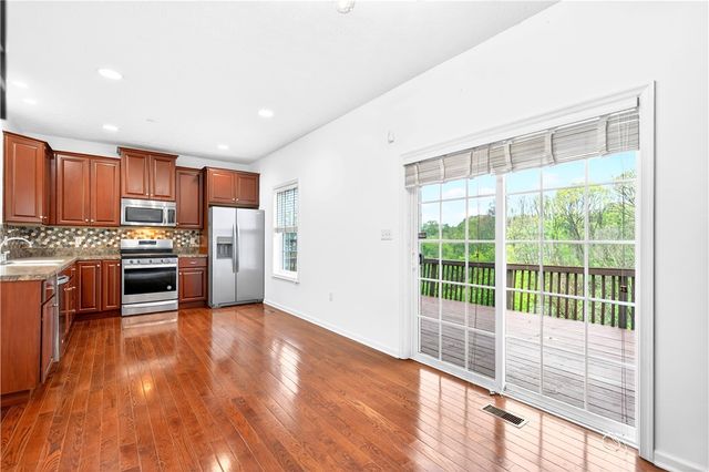 683 Freedom Dr, Collier Twp, PA 15106