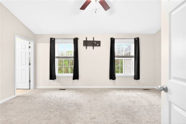 683 Freedom Dr, Collier Twp, PA 15106