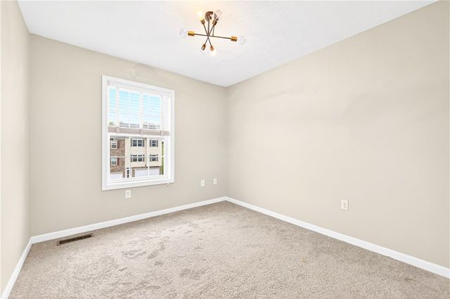 683 Freedom Dr, Collier Twp, PA 15106