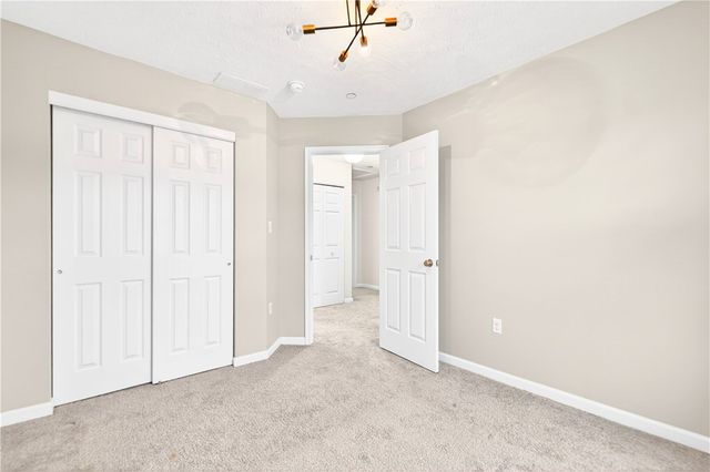 683 Freedom Dr, Collier Twp, PA 15106