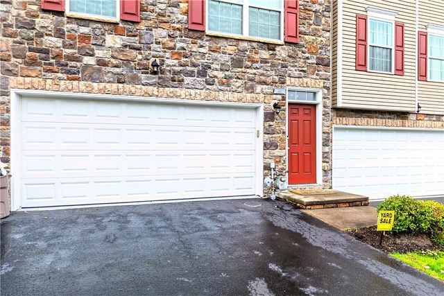683 Freedom Dr, Collier Twp, PA 15106