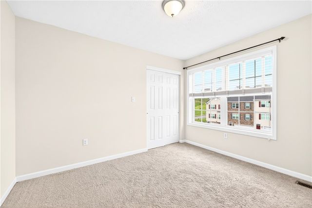 683 Freedom Dr, Collier Twp, PA 15106