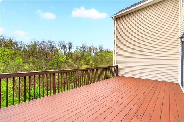 683 Freedom Dr, Collier Twp, PA 15106