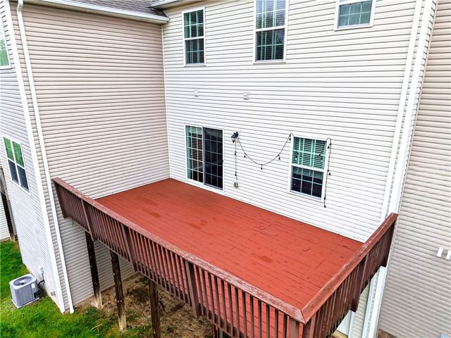 683 Freedom Dr, Collier Twp, PA 15106