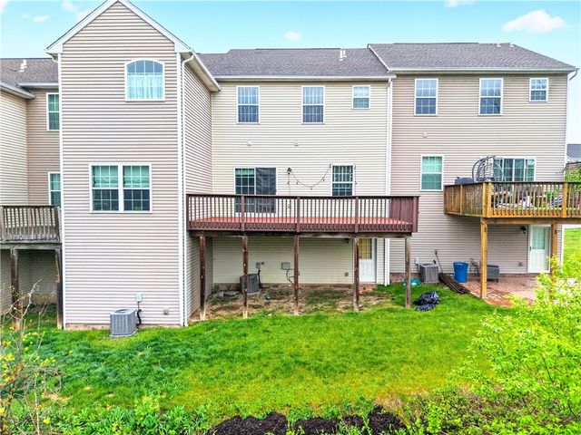 683 Freedom Dr, Collier Twp, PA 15106