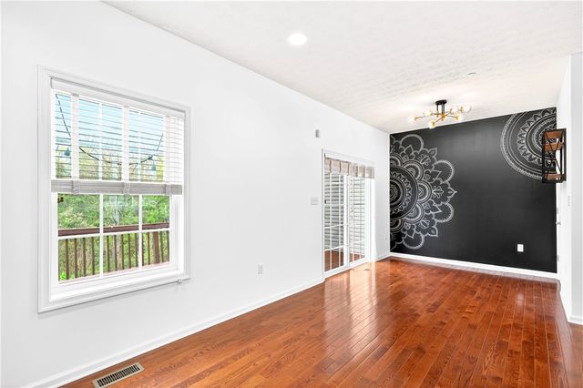683 Freedom Dr, Collier Twp, PA 15106