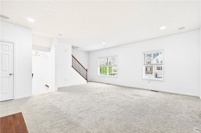 683 Freedom Dr, Collier Twp, PA 15106