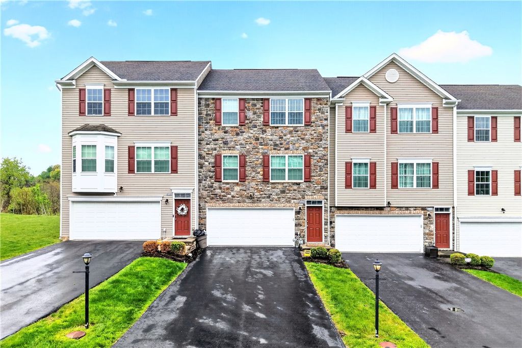 683 Freedom Dr, Collier Twp, PA 15106