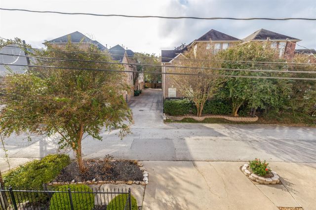 5208 Blossom Street 9, Houston, TX 77007