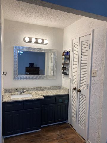 2406 Parkside Drive, Grand Prairie, TX 75052