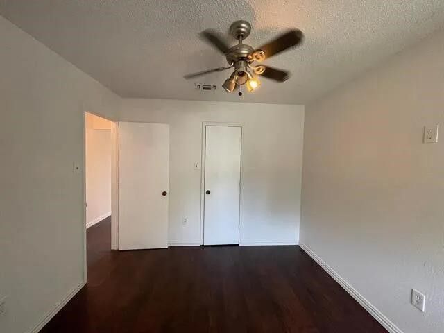 2406 Parkside Drive, Grand Prairie, TX 75052