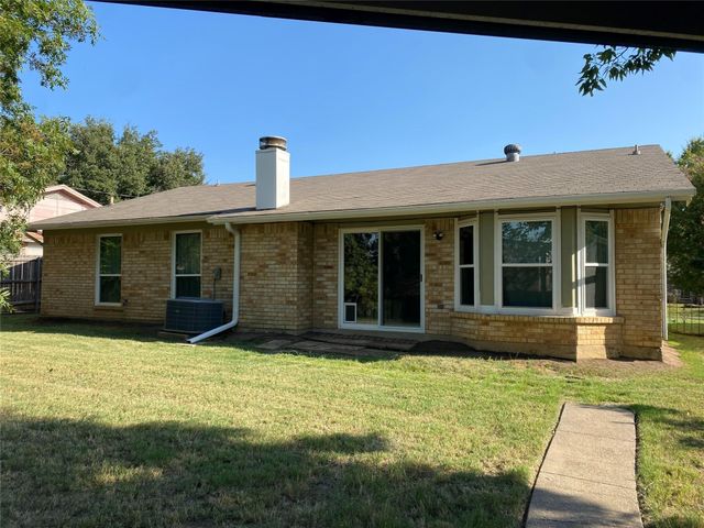 2406 Parkside Drive, Grand Prairie, TX 75052