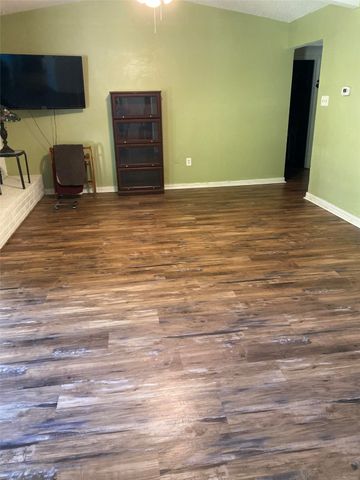 2406 Parkside Drive, Grand Prairie, TX 75052