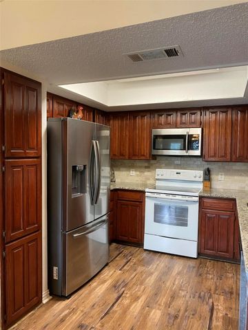 2406 Parkside Drive, Grand Prairie, TX 75052