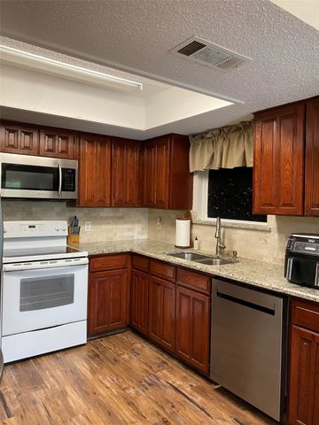 2406 Parkside Drive, Grand Prairie, TX 75052