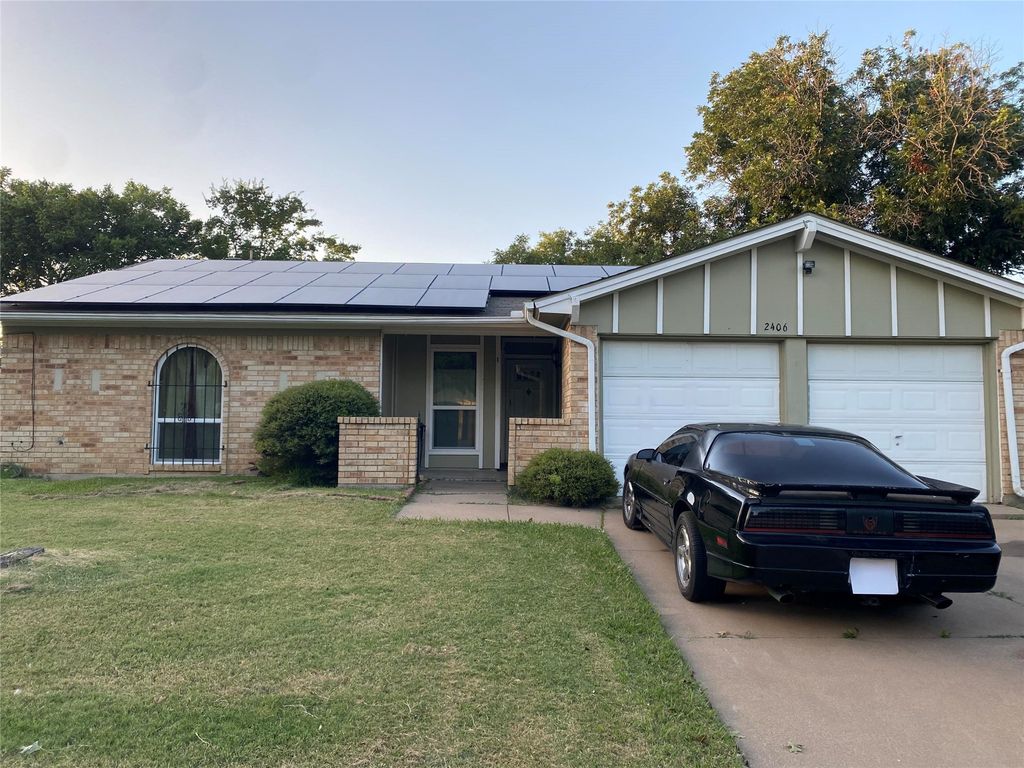 2406 Parkside Drive, Grand Prairie, TX 75052