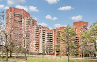 1020 Harmon Cove Tower 1020, Secaucus Town, NJ 07094