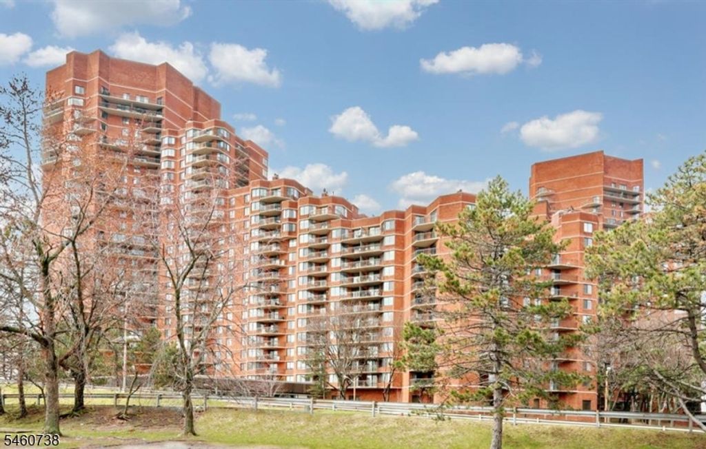 1020 Harmon Cove Tower 1020, Secaucus Town, NJ 07094 — exterior