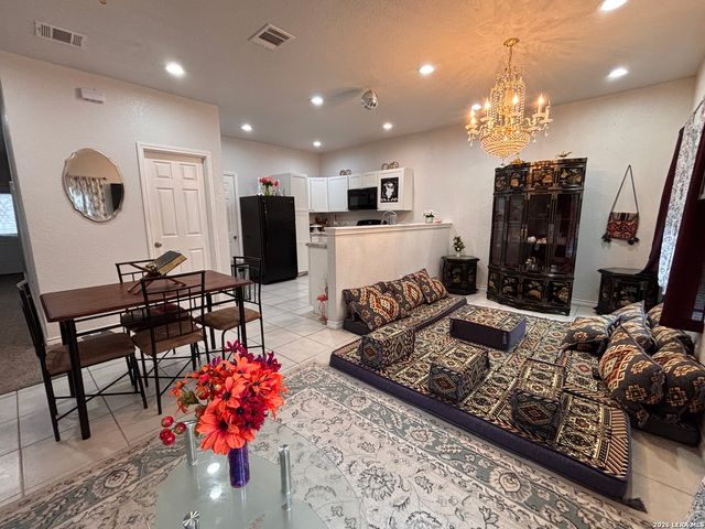 29 Oak Plaza, San Antonio, TX 78216