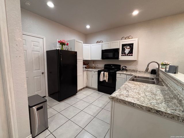 29 Oak Plaza, San Antonio, TX 78216