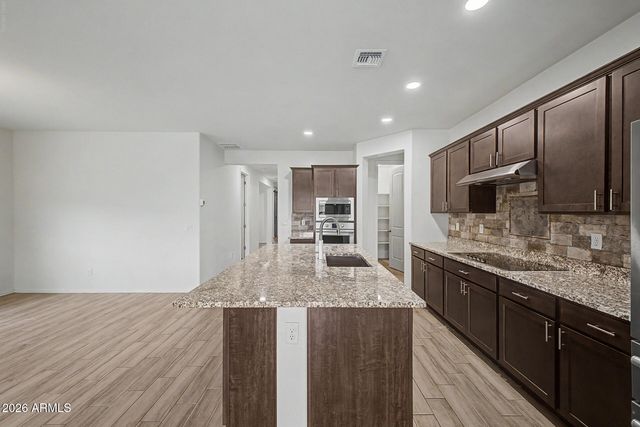 18465 W FOOTHILL Drive, Surprise, AZ 85387