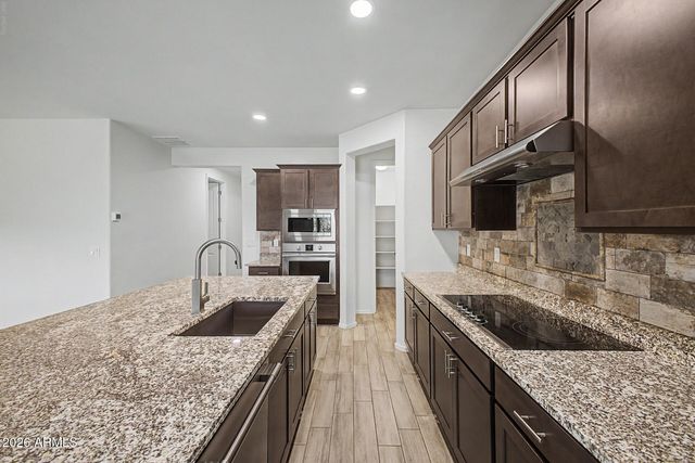 18465 W FOOTHILL Drive, Surprise, AZ 85387