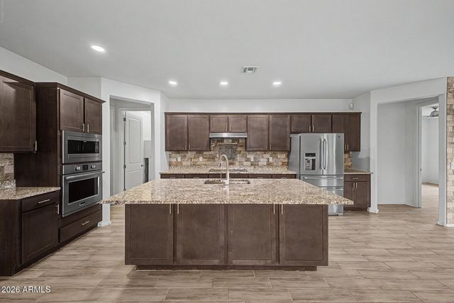 18465 W FOOTHILL Drive, Surprise, AZ 85387