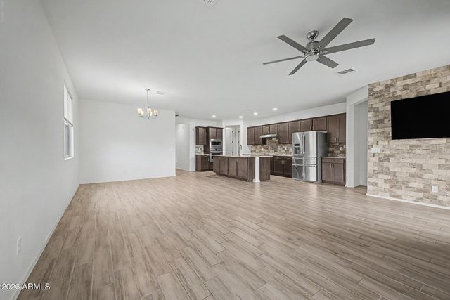 18465 W FOOTHILL Drive, Surprise, AZ 85387
