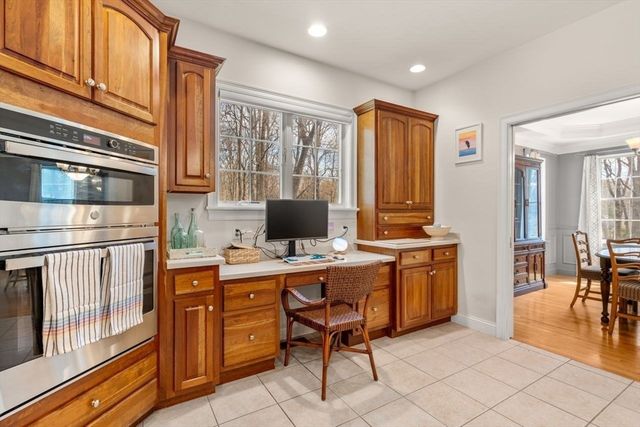 66 Hutchinson Rd, Sutton, MA 01590