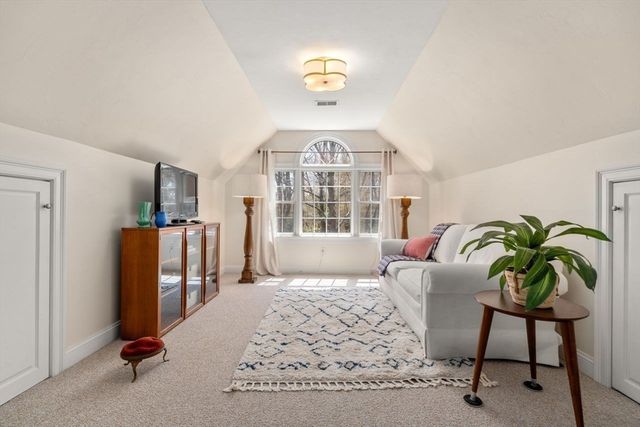 66 Hutchinson Rd, Sutton, MA 01590
