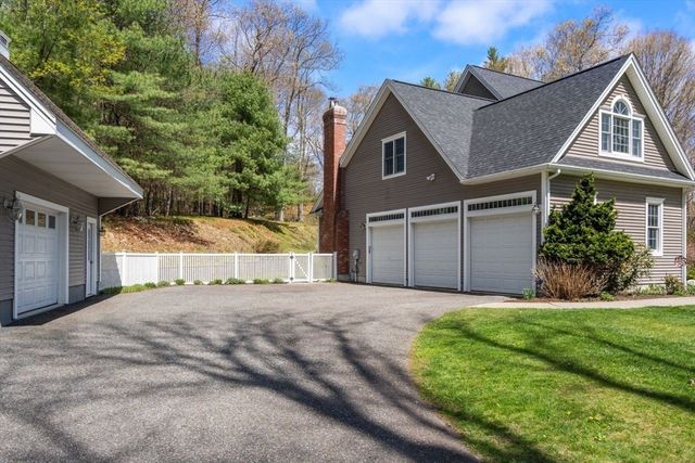 66 Hutchinson Rd, Sutton, MA 01590