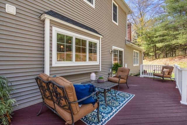 66 Hutchinson Rd, Sutton, MA 01590