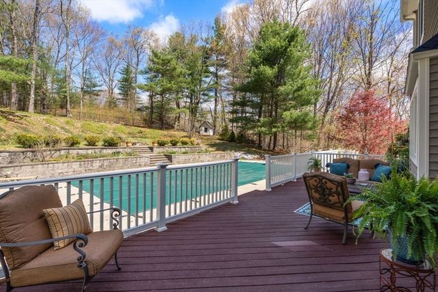 66 Hutchinson Rd, Sutton, MA 01590