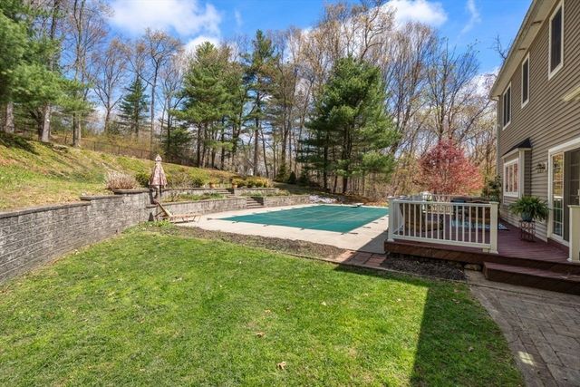 66 Hutchinson Rd, Sutton, MA 01590