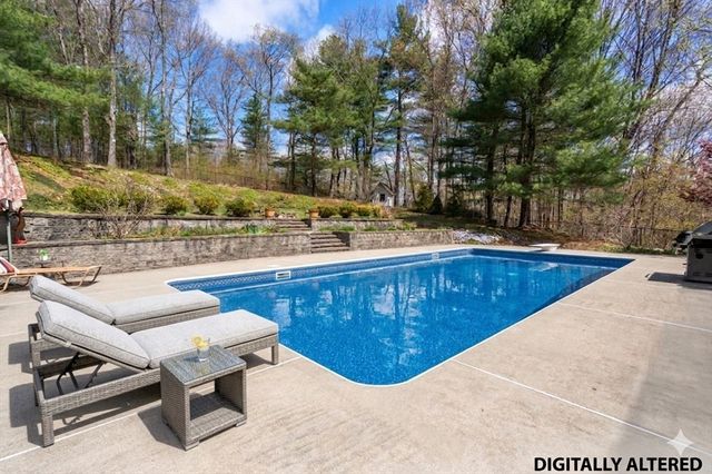 66 Hutchinson Rd, Sutton, MA 01590