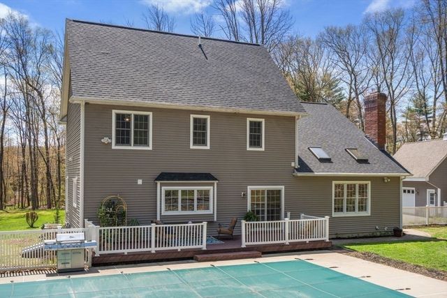 66 Hutchinson Rd, Sutton, MA 01590