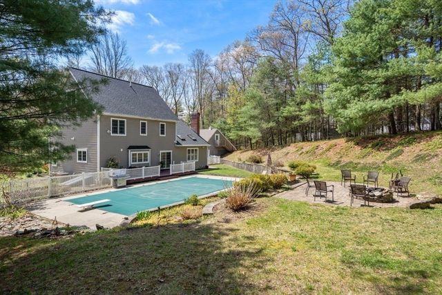 66 Hutchinson Rd, Sutton, MA 01590