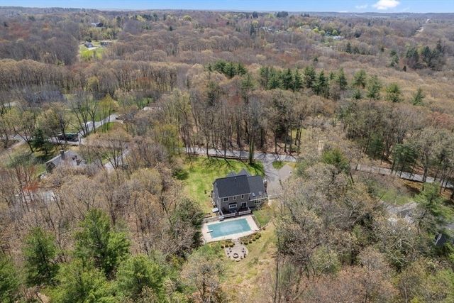 66 Hutchinson Rd, Sutton, MA 01590