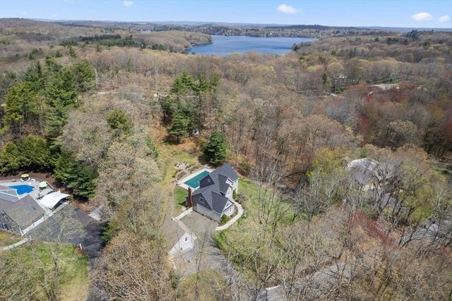 66 Hutchinson Rd, Sutton, MA 01590