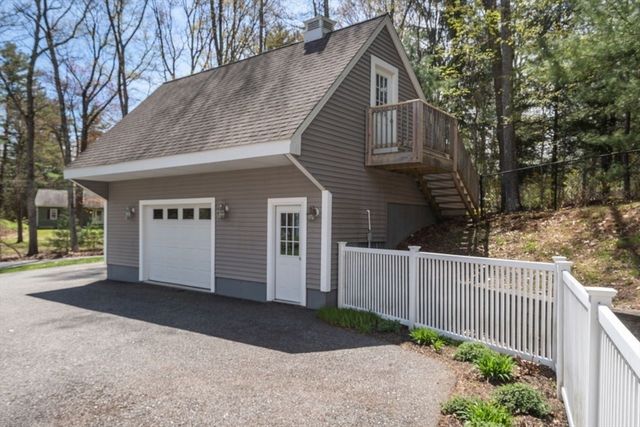 66 Hutchinson Rd, Sutton, MA 01590