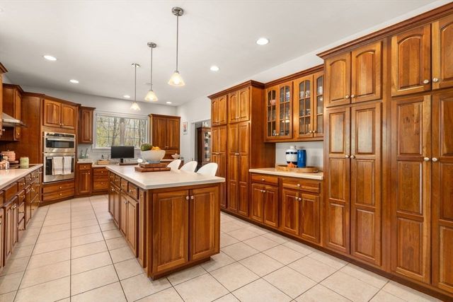 66 Hutchinson Rd, Sutton, MA 01590