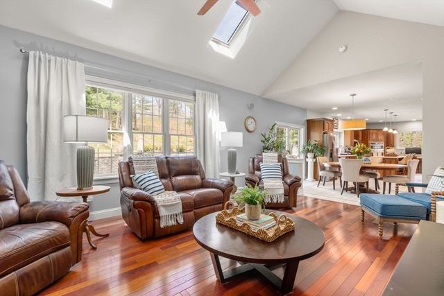 66 Hutchinson Rd, Sutton, MA 01590