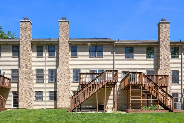 27W225 Ash Court, Winfield, IL 60190