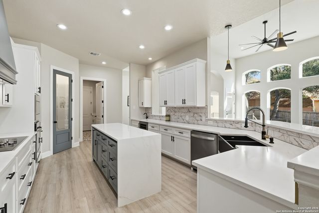 910 Slumber, San Antonio, TX 78260