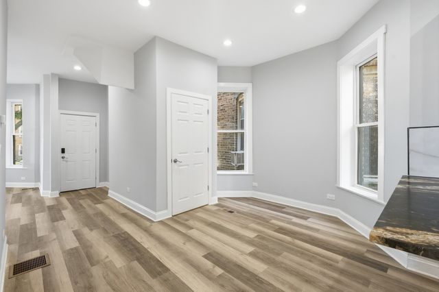 4024 W Arthington Street, Chicago, IL 60624