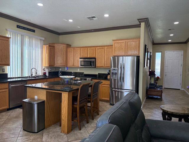 208 Murano St, Los Banos, CA 93635