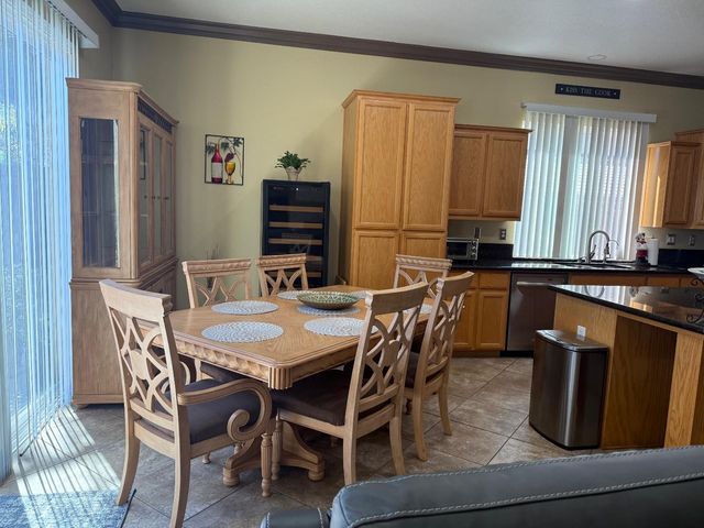 208 Murano St, Los Banos, CA 93635